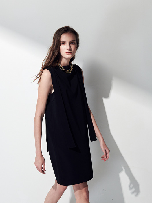 SHOULDER STRAP DETAILED SLEEVELESS DRESS. BLACK