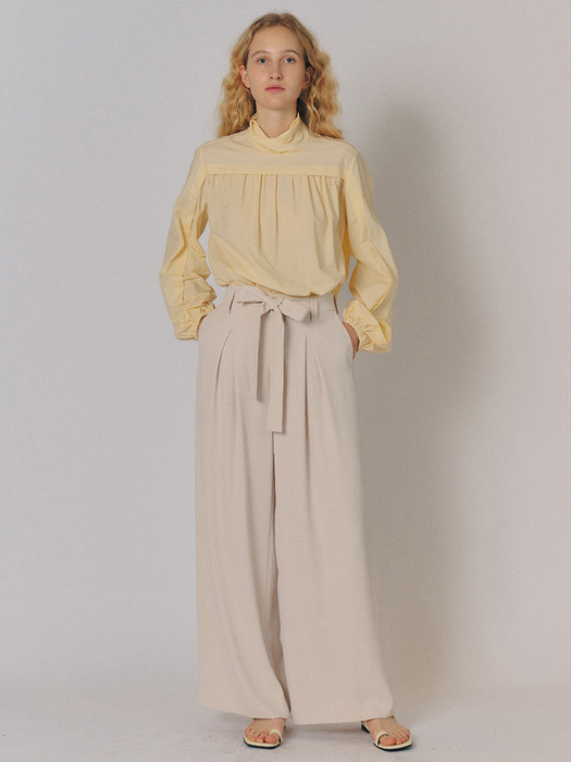 HIGH NECK SHIRRING BLOUSE [LEMON]