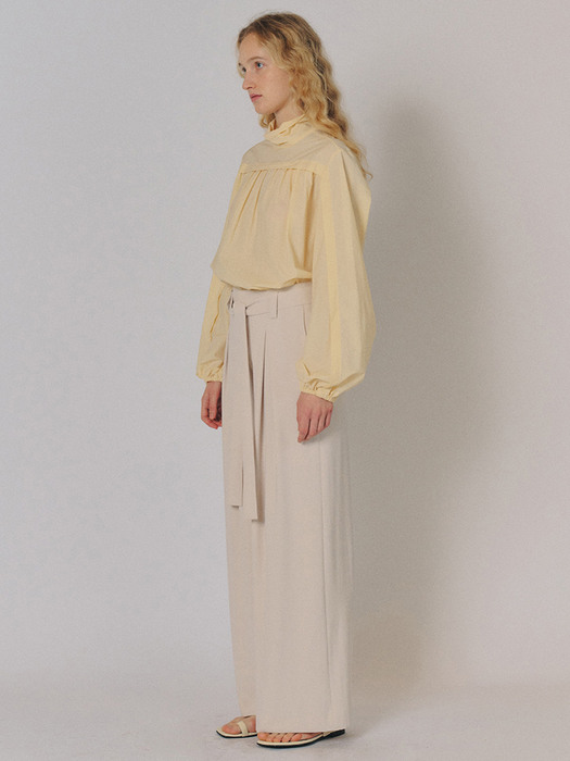 HIGH NECK SHIRRING BLOUSE [LEMON]