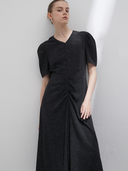 V-neck shirring dress - Black dot