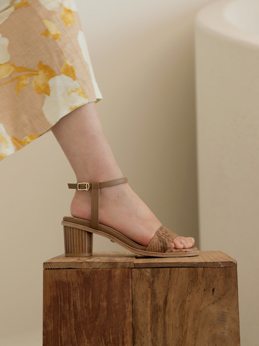 T-strap sandal (우드힐ver, 3color)