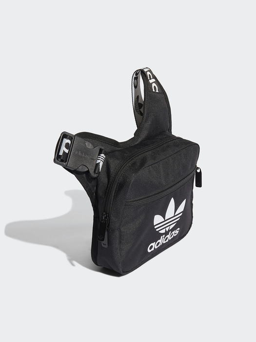 [H45353] AC SLING BAG_BLACK/WHITE