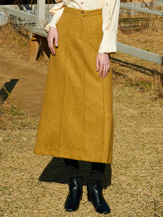 amr1351 pintuck maxi skirt (mustard)