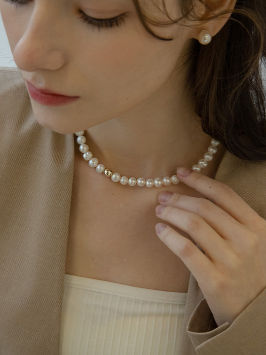 High Pearl Necklace