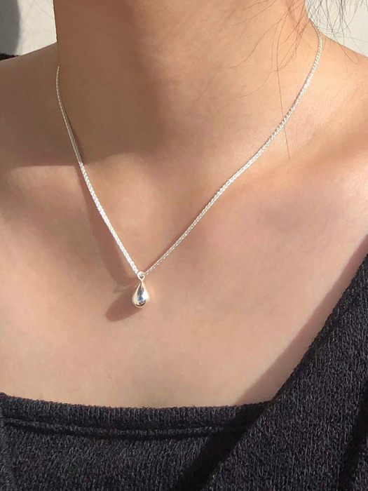 A drop of water necklace
