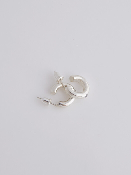 tidy round shaped earring