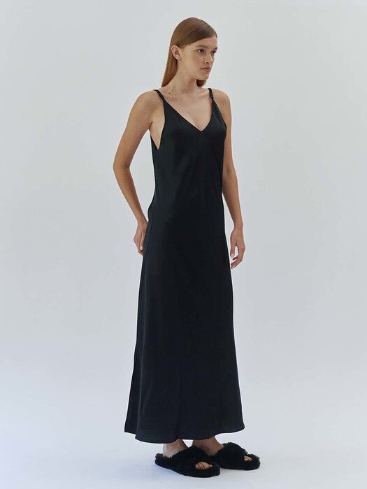 ROCO_PREMIUM SATIN SLIP DRESS_BLACK