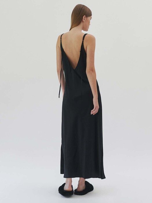 ROCO_PREMIUM SATIN SLIP DRESS_BLACK