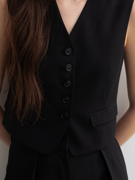 V-neck Button Vest Black (JWBL3E900BK)