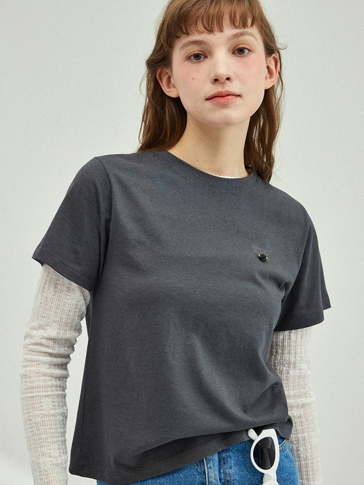 Rose Objet Regular Fit T-Shirt_CHARCOAL