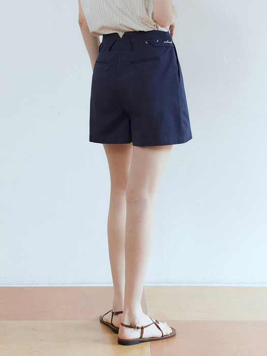 Calm back button embroidery half pants - navy