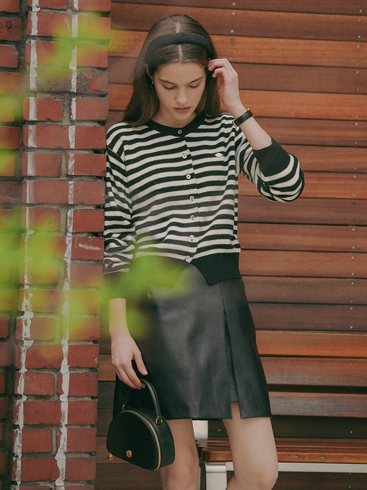 Slit stitch point leather skirt_Black