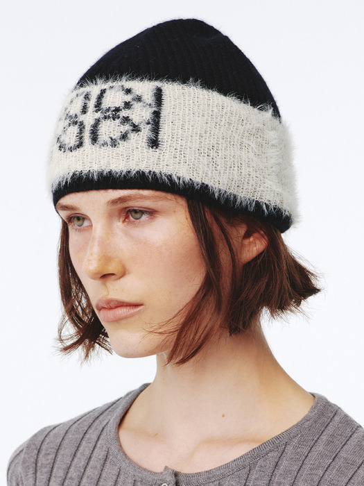 Emblem Knit Beanie UNISEX Black Ivory