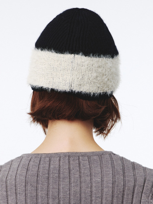 Emblem Knit Beanie UNISEX Black Ivory