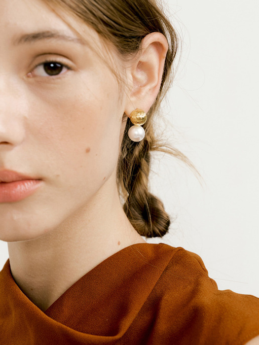 Almond Earring (Gold)