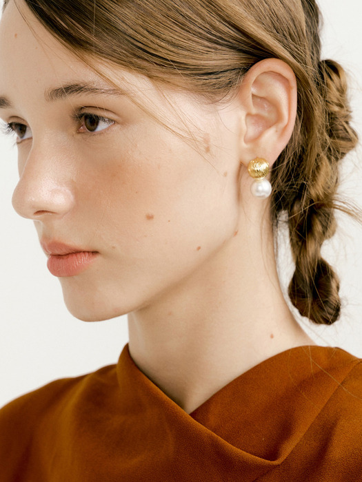 Almond Earring (Gold)