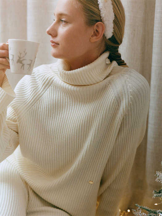 SNUG TURTLENECK KNIT [IVORY]