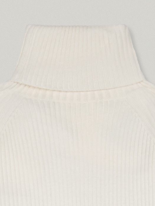 SNUG TURTLENECK KNIT [IVORY]