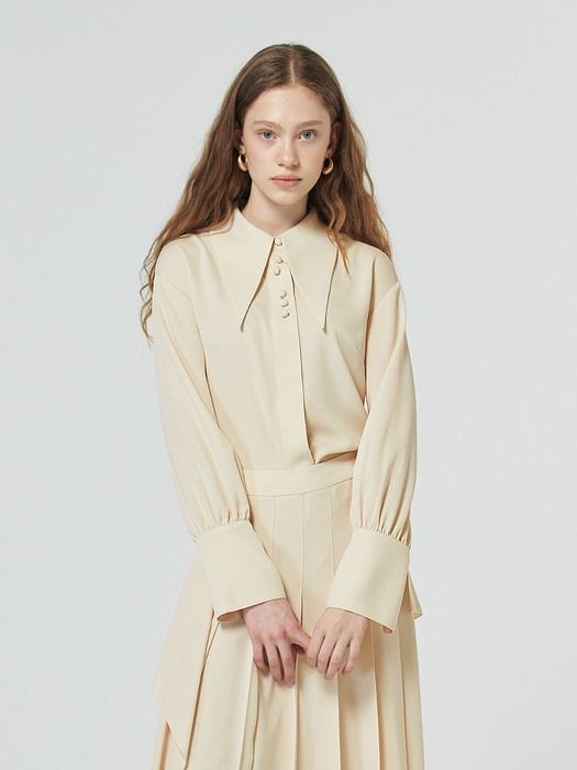 21SS_POINTED COLLAR BLOUSE_LIGHT BEIGE