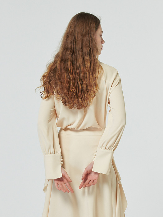 21SS_POINTED COLLAR BLOUSE_LIGHT BEIGE