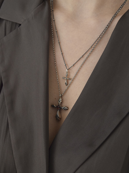 leaf necklace / garnet