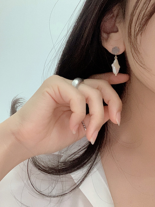E258_Agate Shine Pearl Earring