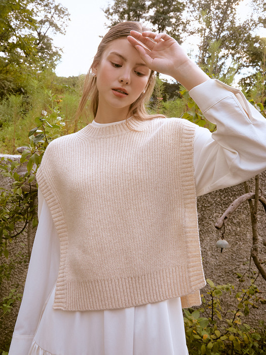 Crop wool knit vest (beige)