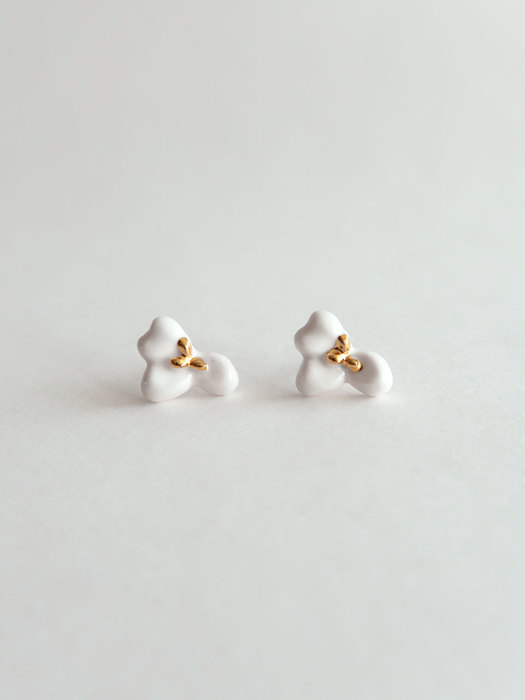 White flower earring