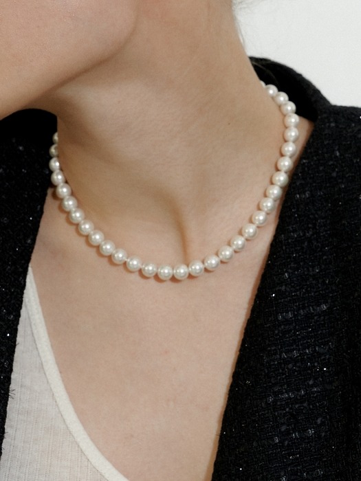 Classic 90s Pearl Necklace