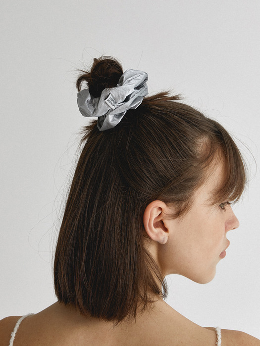 gloss scrunchie - silver