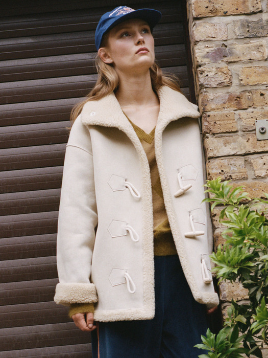 [단독] REVERSIBLE MUSTANG WOOL COAT - IVORY