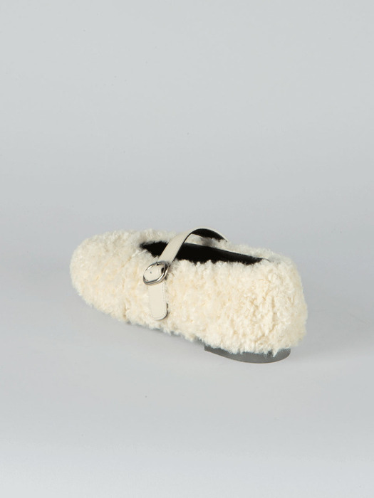 토푸 시어링플랫 Tofu Shearing Flat Shoes 23F57IV