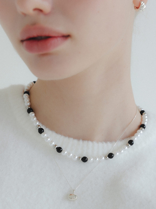 Pearl Black Ball Necklace N01136