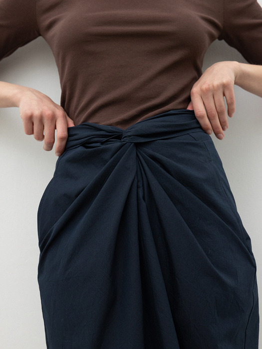 Crease Twisted Skirts_Navy