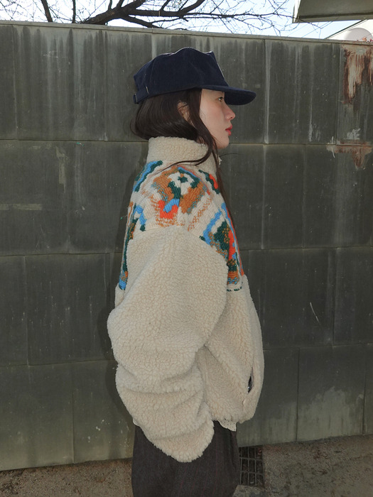 Crocher Fleece Jacket Beige_F244JP04