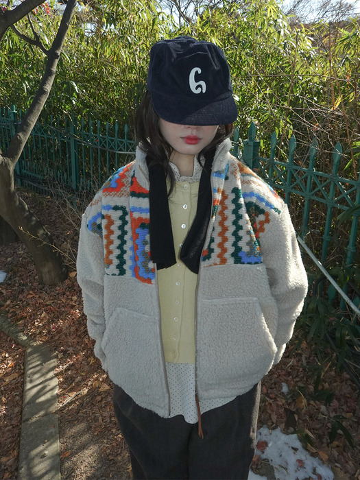 Crocher Fleece Jacket Beige_F244JP04