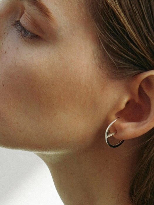 Inner Line Stone Earring 