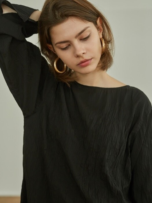 18SS NATURAL PLEATED BLOUSE BLACK