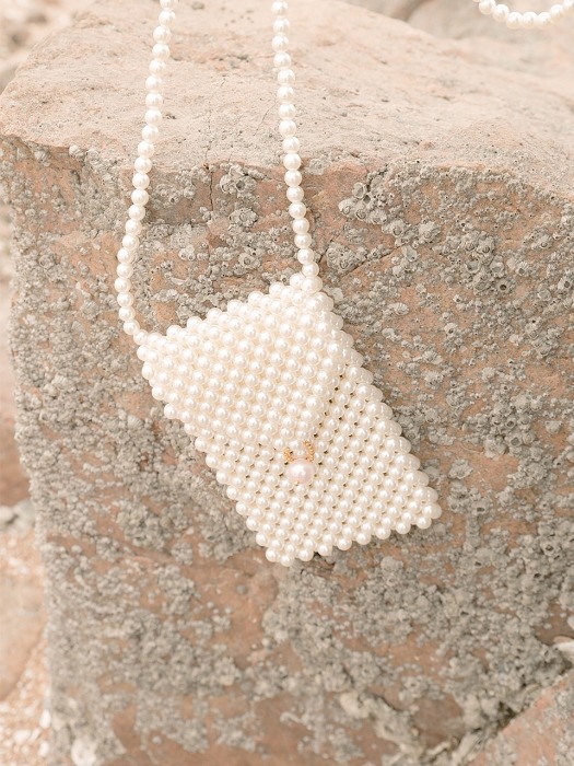 lovely pearl cross bag 