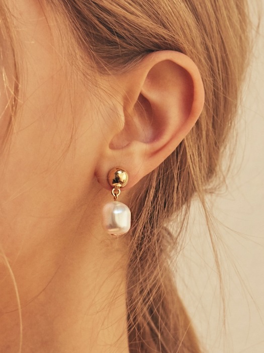 fresh-water pearl earring