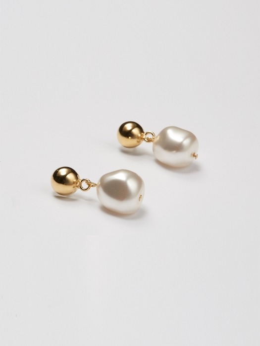 fresh-water pearl earring