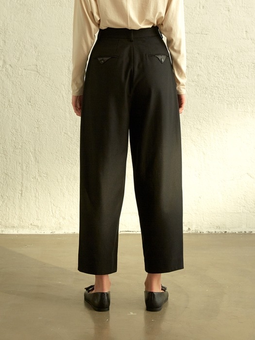 Structures Round-silhouette Wide Pants