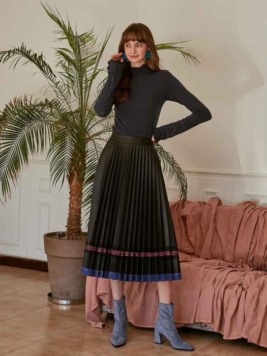 Coating Pleats Skirt, Black