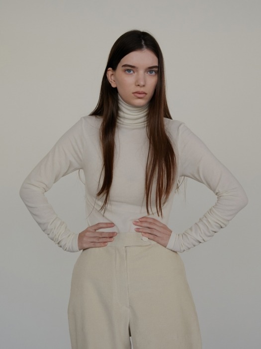 TOGETHER TURTLENECK (CREAM)