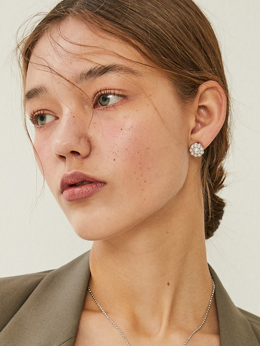 Flower Pearl Post Earring