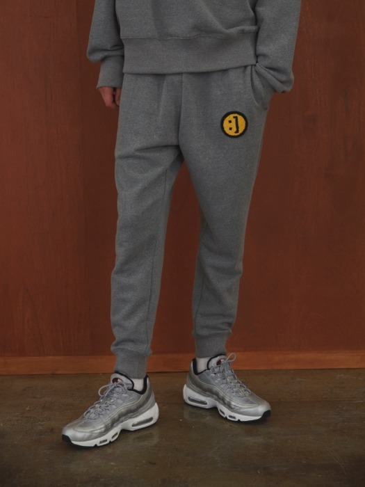 SM:]E PATCH SWEATPANTS GRAY MELANGE