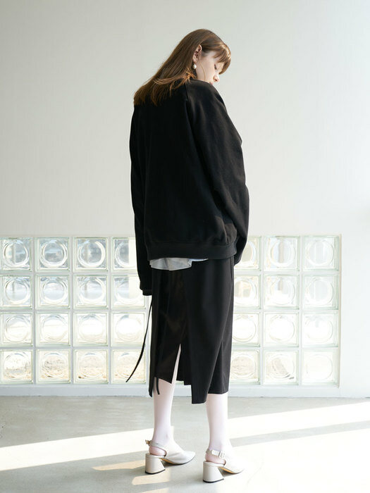 20 Winter_Black Back Slit Midi Skirt