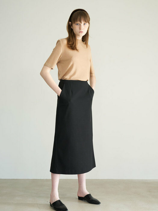 20 Winter_Black Back Slit Midi Skirt