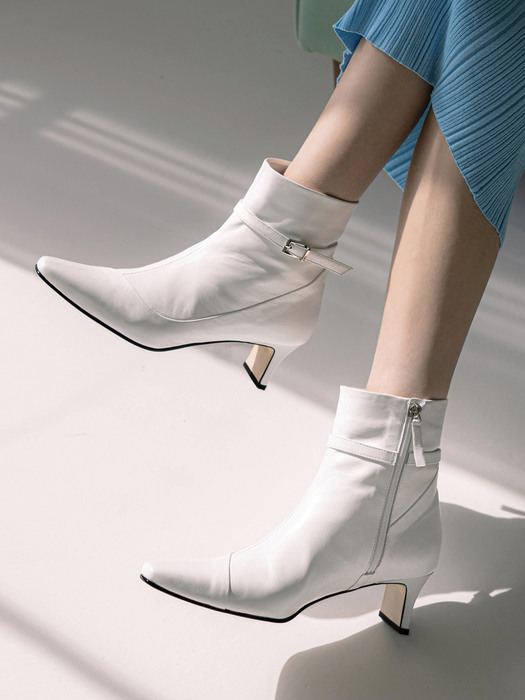 (5cm/8cm) FUTURA Boots_True white