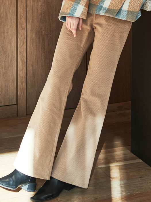 J625 corduroy bootscut pants (beige)